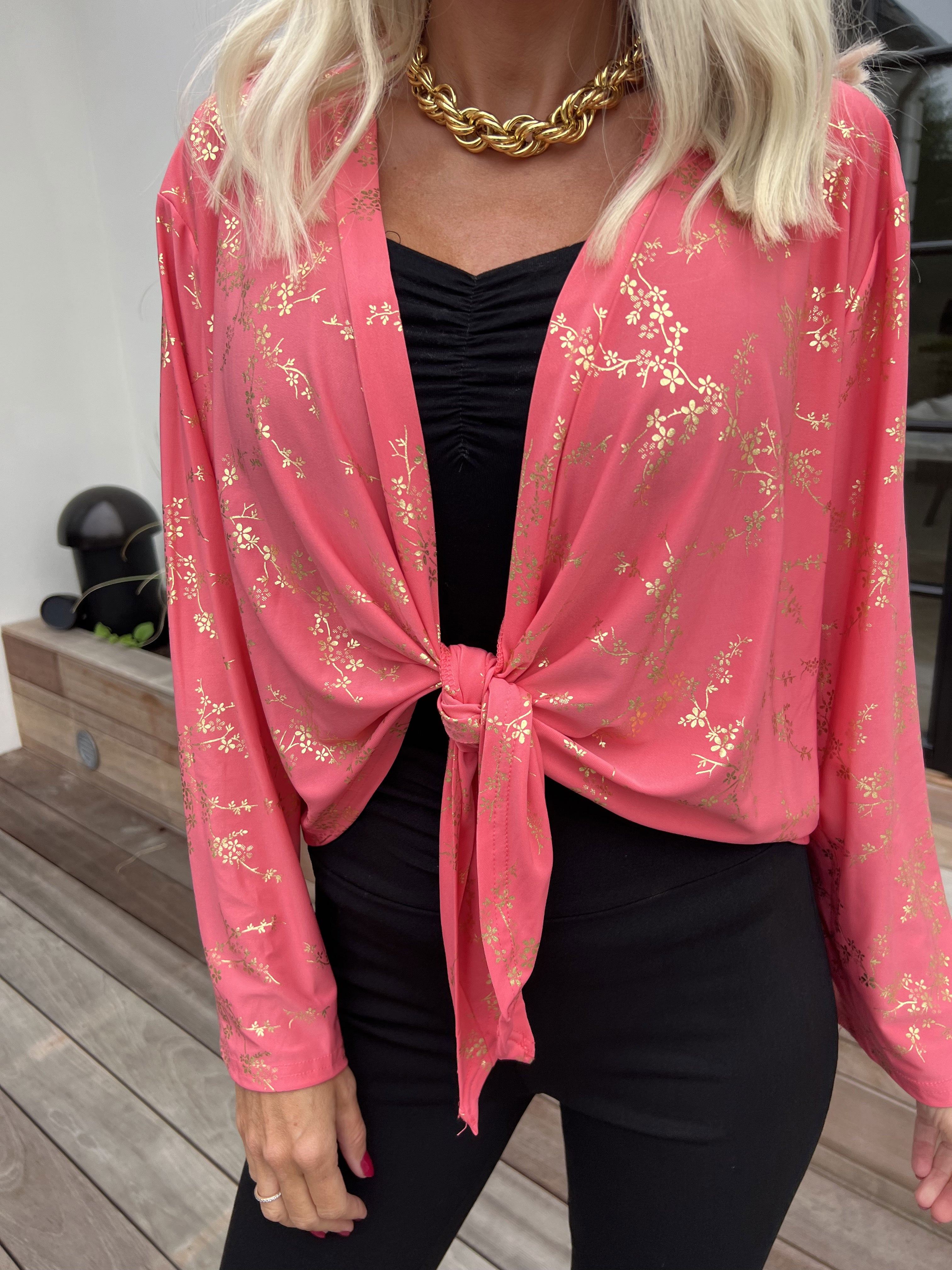 Werena Gold - Kort elastisk kofta med guldfärgade blommor